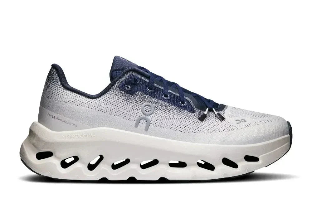 On Cloudtilt Midnight/Ice men's sneaker - side view